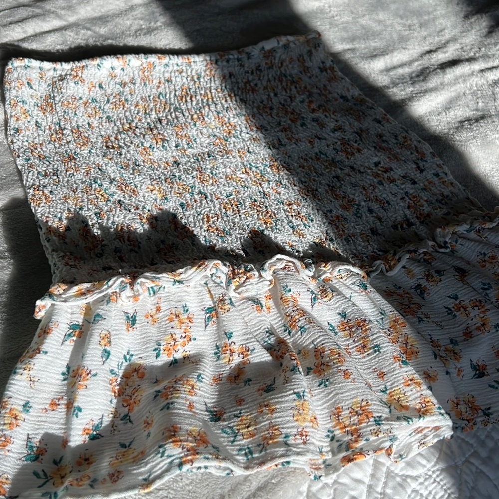 White floral scrunch skirt